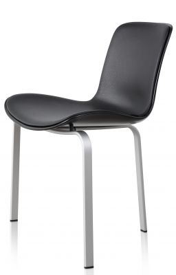 Schwarzer PK8 Stuhl von Fritz Hansen mit Lederbezug und silberfarbenem Gestell.